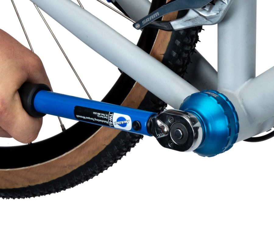 Park Tool BBT-47-16 aluminium bottom bracket socket being used with a torque wrench to install bottom brackets